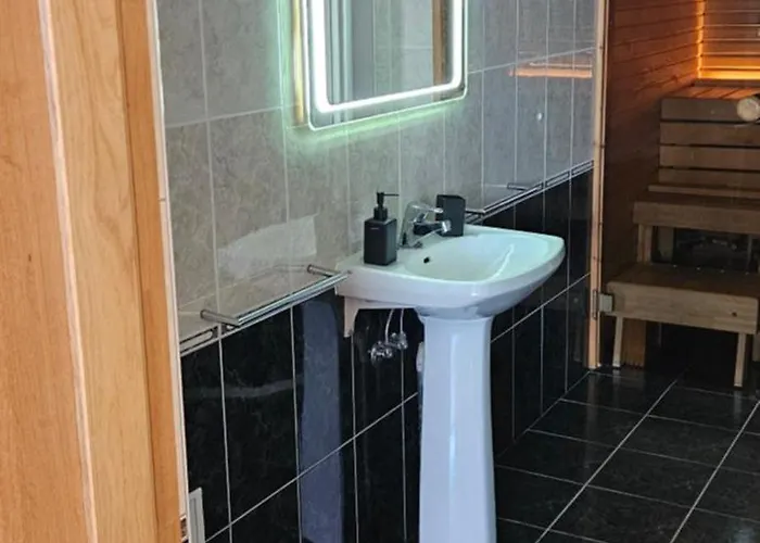 Penthouse With An Amazing Kitchen And View דירה *