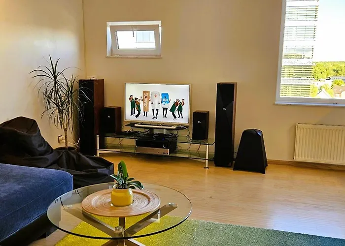 Penthouse With An Amazing Kitchen And View דירה טאלין